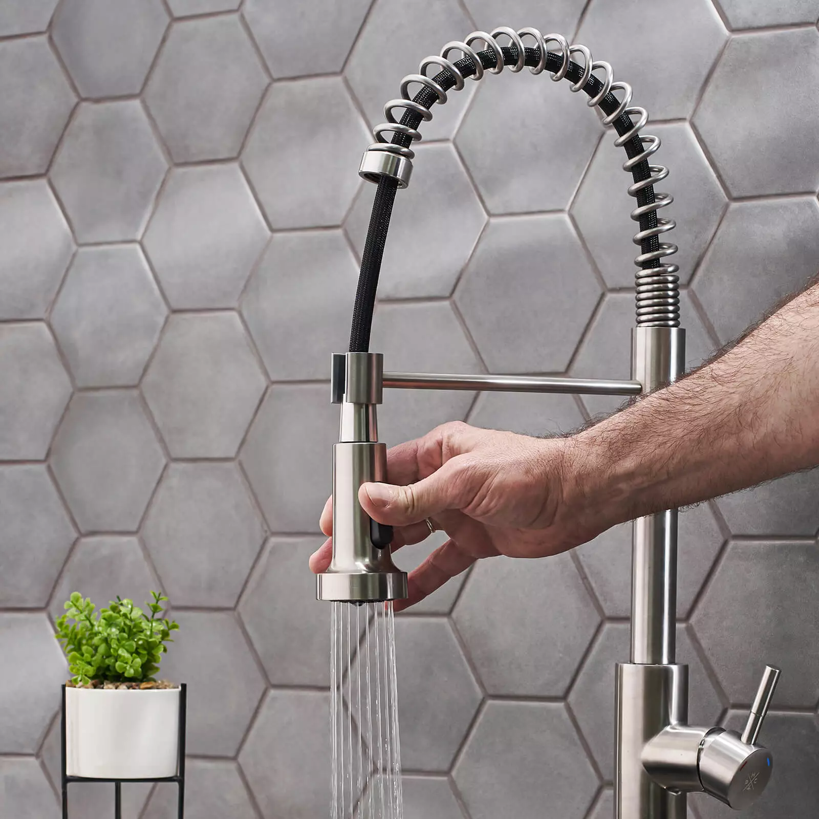 Изображение РМС SUS124-016F-2 в интерьере Изображение РМС SUS124-016F-2 в интерьере