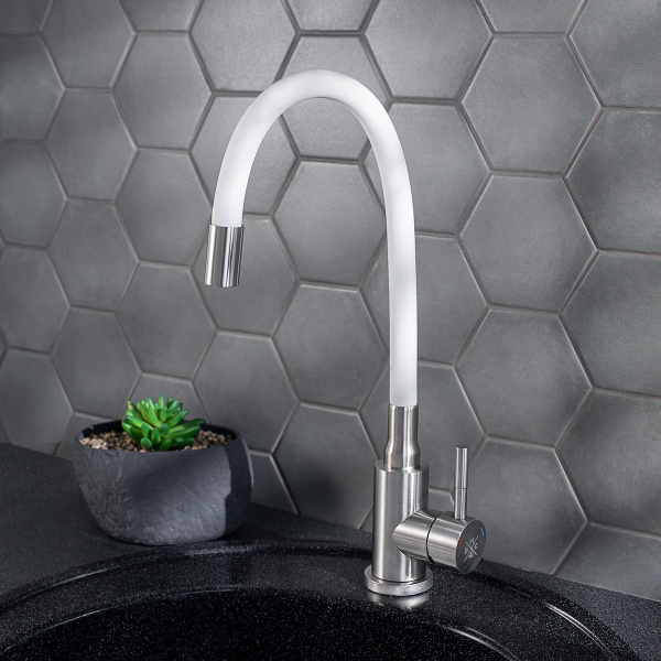 Смеситель для кухни РМС SUS124W-016F с гибким изливом Белый