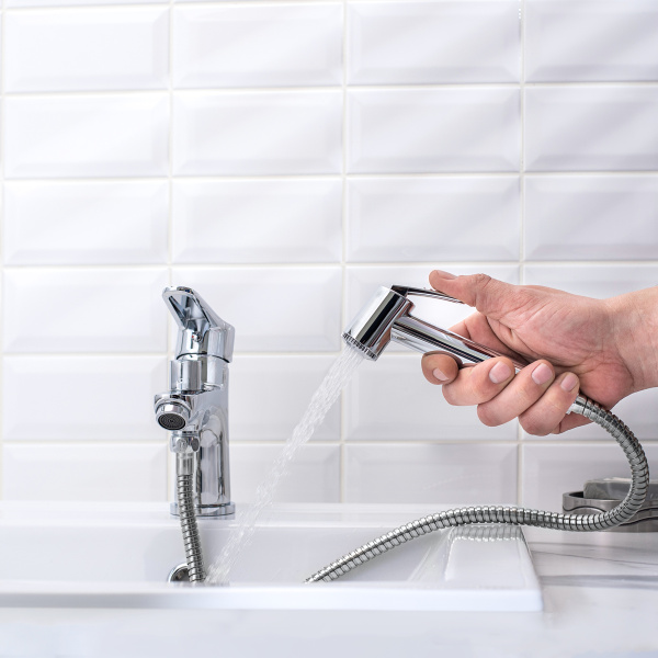 Смеситель для раковины РМС SL141-001F-1 с лейкой однорычажный Хром