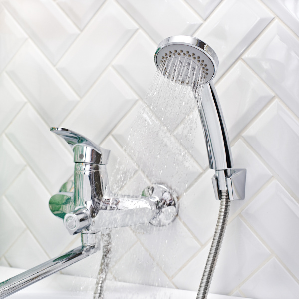 Смеситель  для ванны с душем BOOU B8173-18F универсальный Латунь