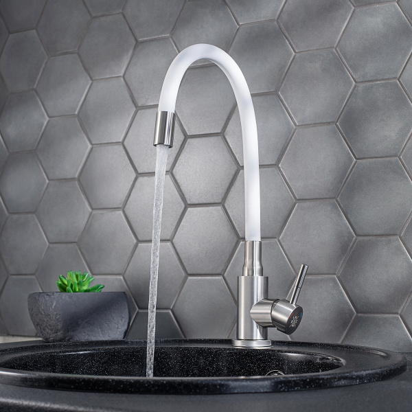 Смеситель для кухни РМС SUS124W-016F с гибким изливом Белый